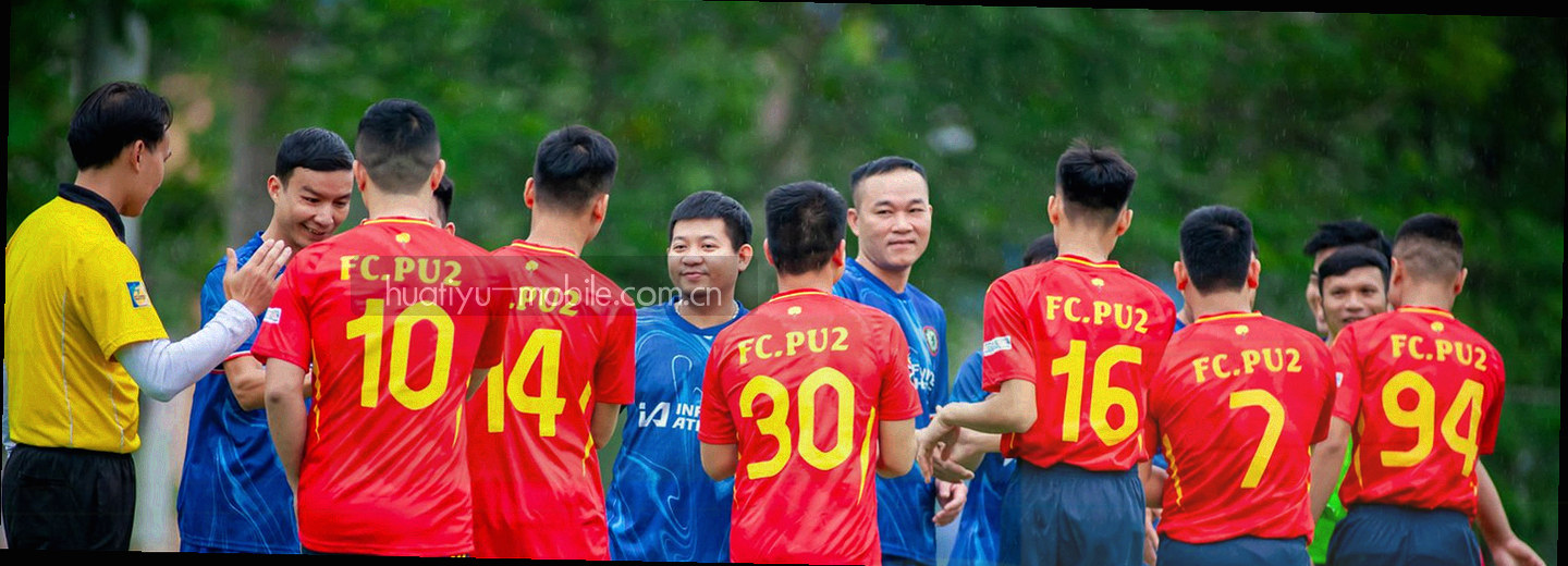 深绿底色上交织的橙色与蓝色细线轨迹，表现赛事数据的流向与引用